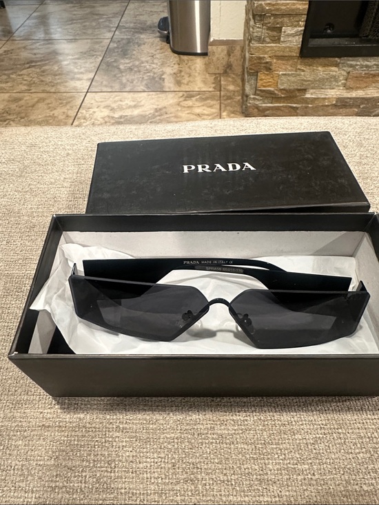 Guangzhou Accessories - Black Geometric Rimless Sunglasses with Box